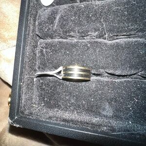 Elegant Black and Gold Men's Ring 8 1/4